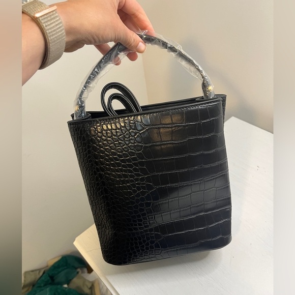 Aota Elena Bucket Bag Black Vegan Leather Crocodile Embossed-Crossbody Strap-NWT - Picture 8 of 11